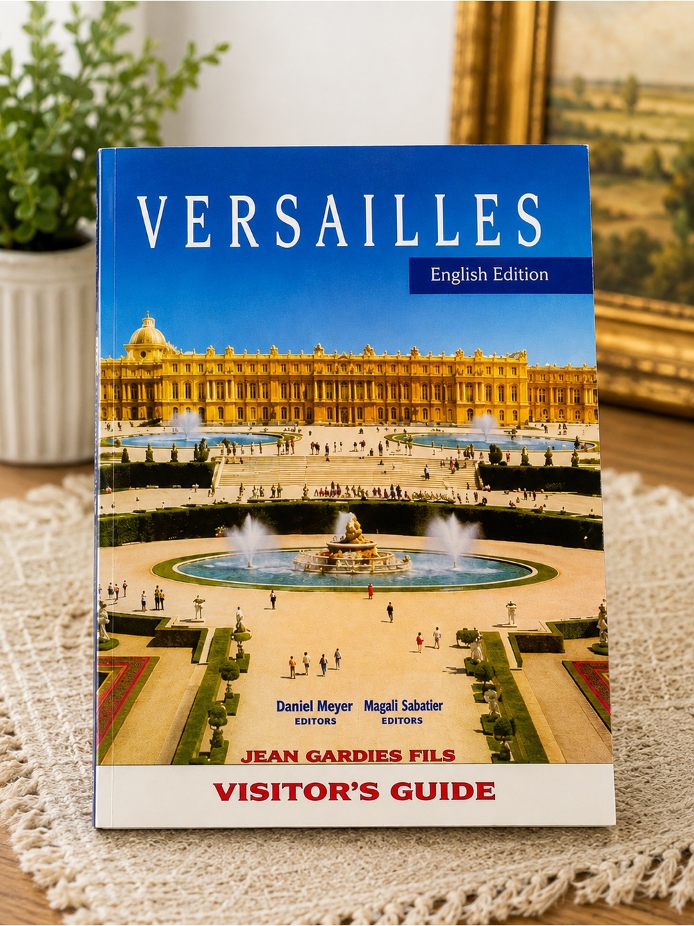 Versailles Visitor’s Guide Book NEW • Château de Versailles • Palace & Gardens •